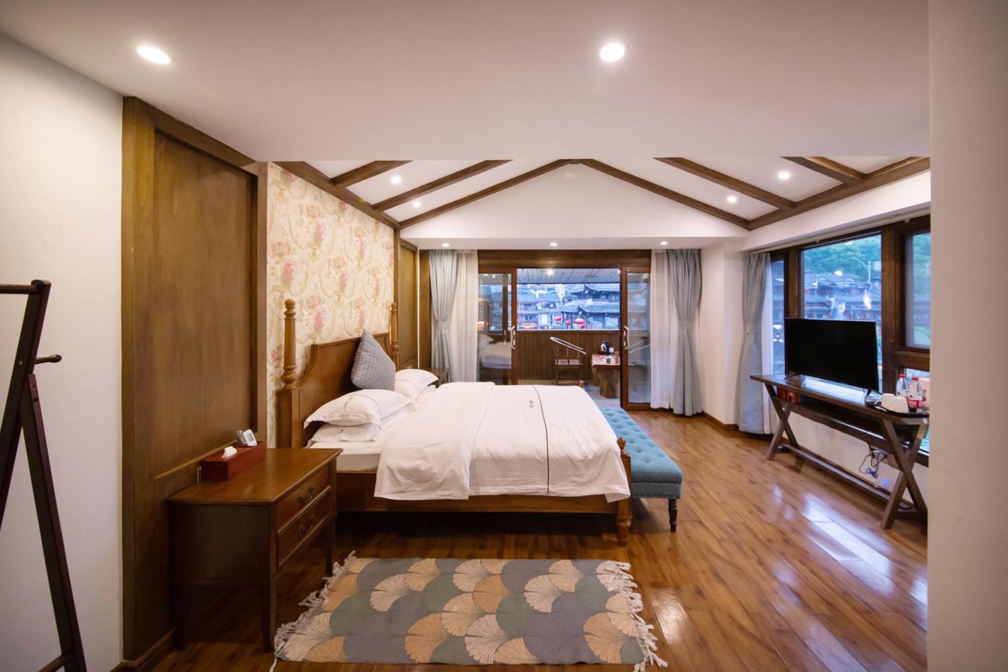 Fenghuang Slowly Time Inn Экстерьер фото