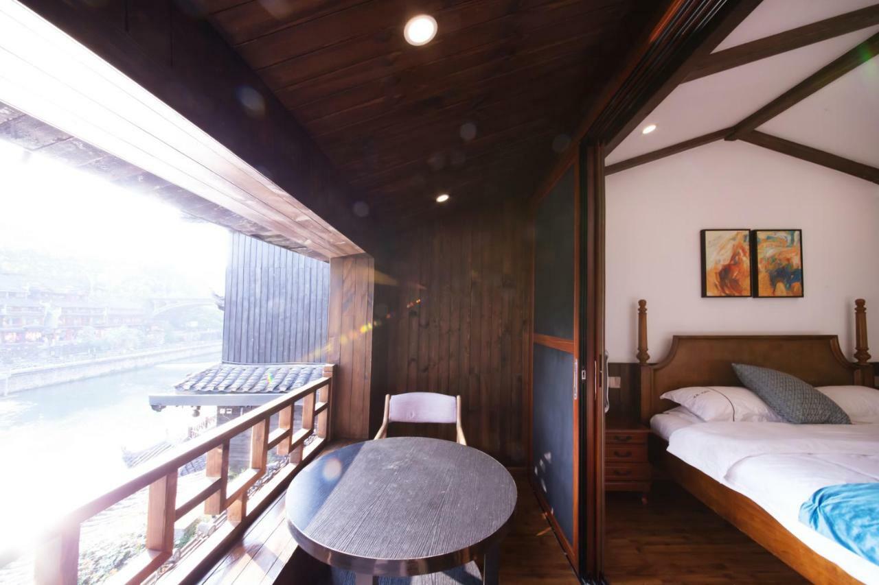 Fenghuang Slowly Time Inn Экстерьер фото